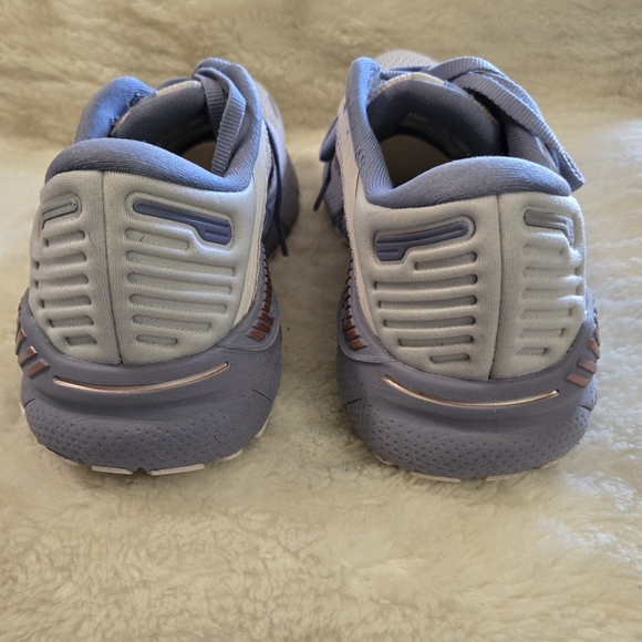 Brooks Adrenaline GTS 22 - Picture 3 of 16